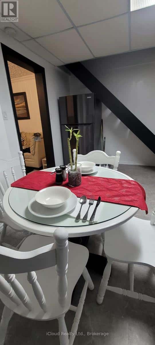 32 KIRKPATRICK St Street