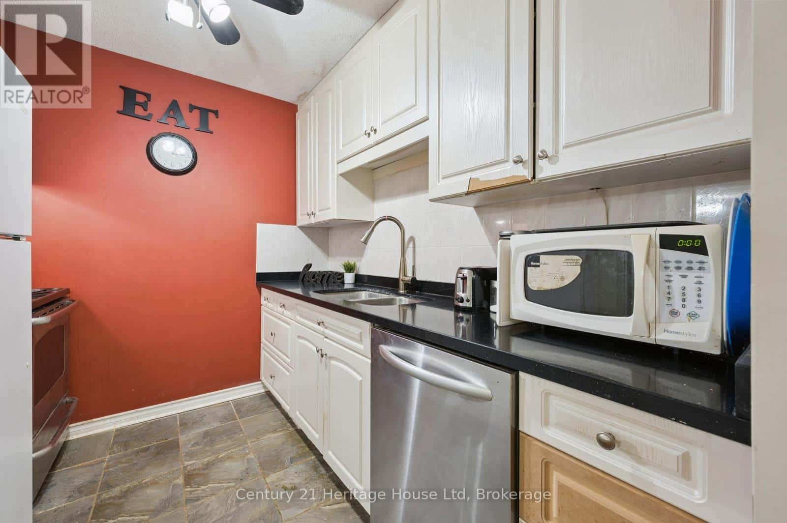 203 - 10 AJAX STREET — Guelph (Junction/Onward Willow), Ontario - Photo 5 of 15