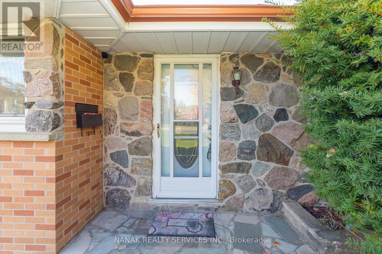 47 JASPER CRESCENT — London East (East O), Ontario - Photo 4 of 36