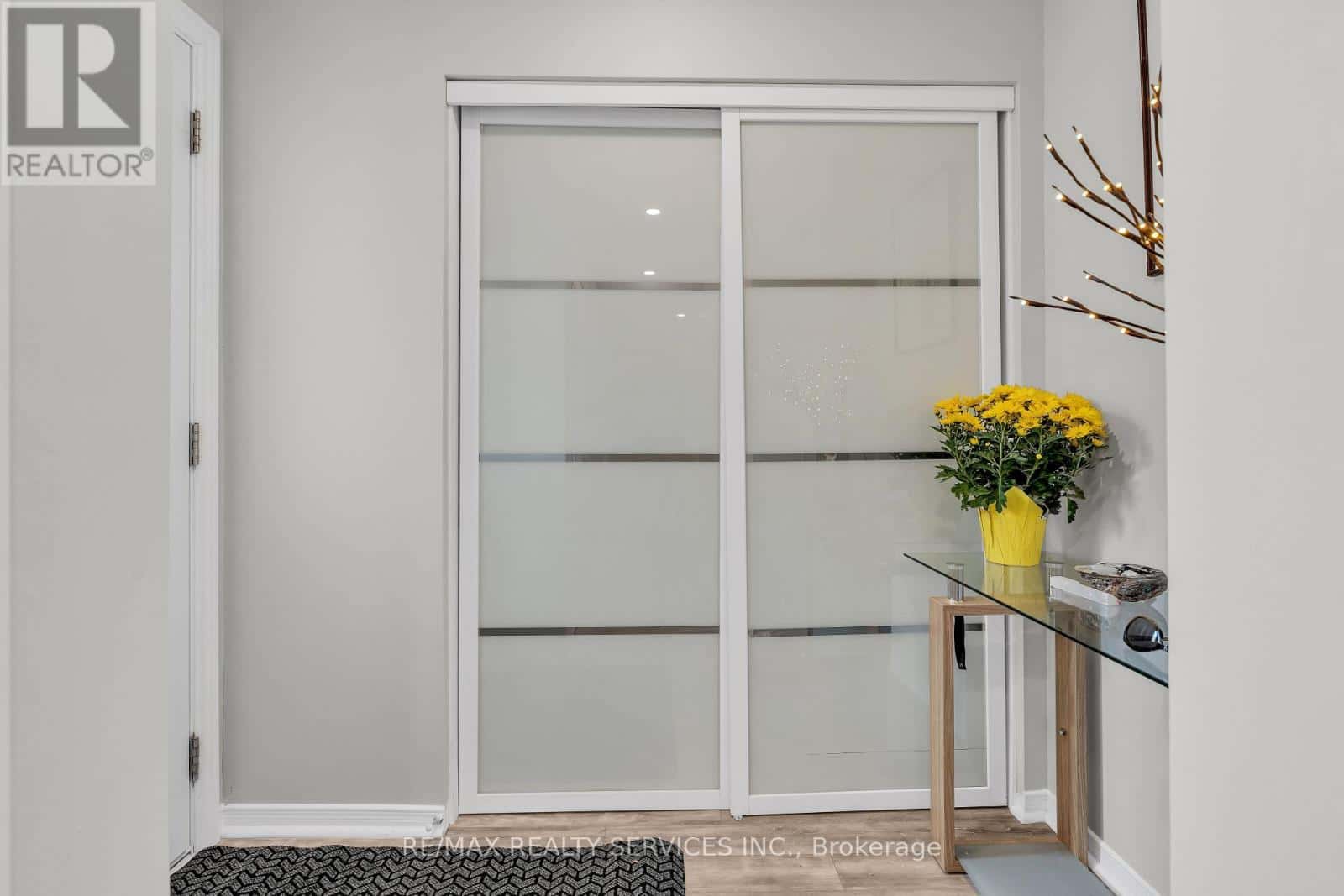 115 - 2055 WALKERS LINE — Burlington (Rose), Ontario - Photo 5 of 45