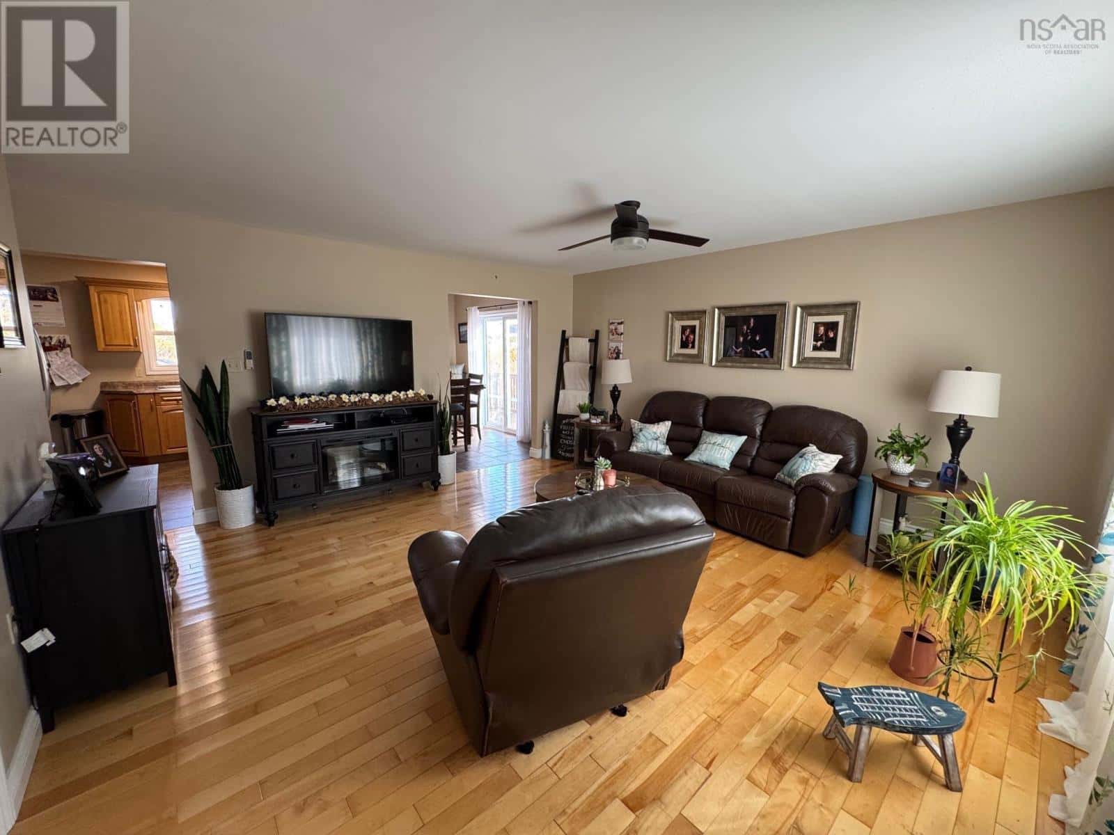 12 Lorway Street — Louisbourg, Nova Scotia - Photo 2 of 27