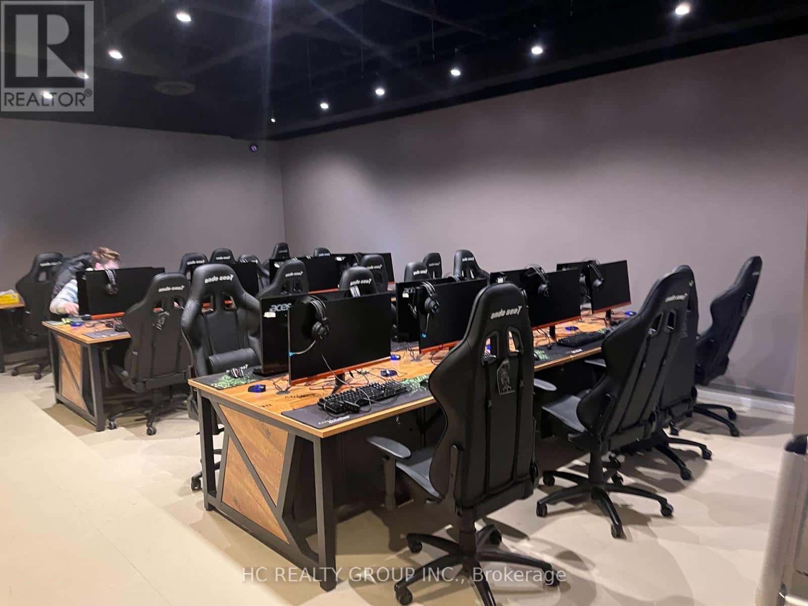 10 - 875 MAIN STREET W — Hamilton (Westdale), Ontario - Photo 5 of 9