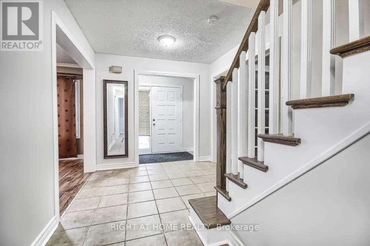 269 MANCHESTER DRIVE — Newmarket (Bristol-London), Ontario - Photo 3 of 13