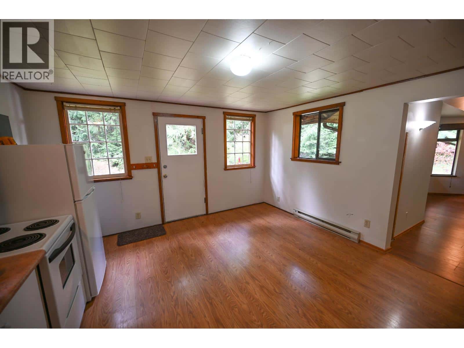 980 WOODLEY ROAD — Roberts Creek, British Columbia - Photo 5 of 29