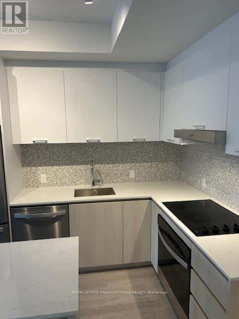 414 - 8188 YONGE STREET — Vaughan (Uplands), Ontario - Photo 4 of 19