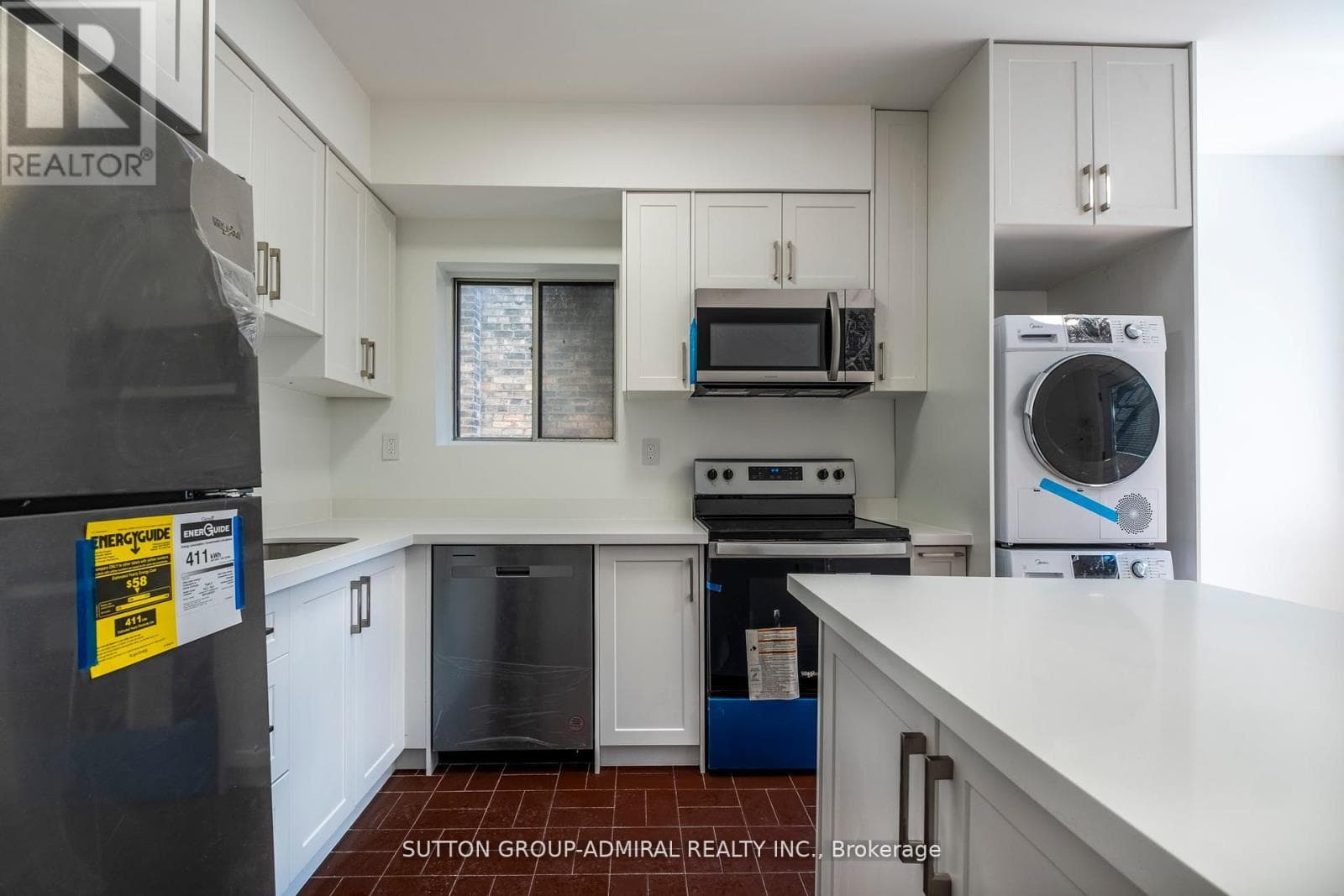 2 - 1969 QUEEN STREET E — Toronto (The Beaches), Ontario - Main photo