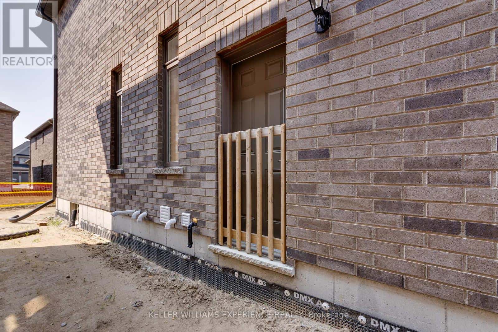 54 SAGEWOOD AVENUE — Barrie (Painswick South), Ontario - Photo 4 of 36