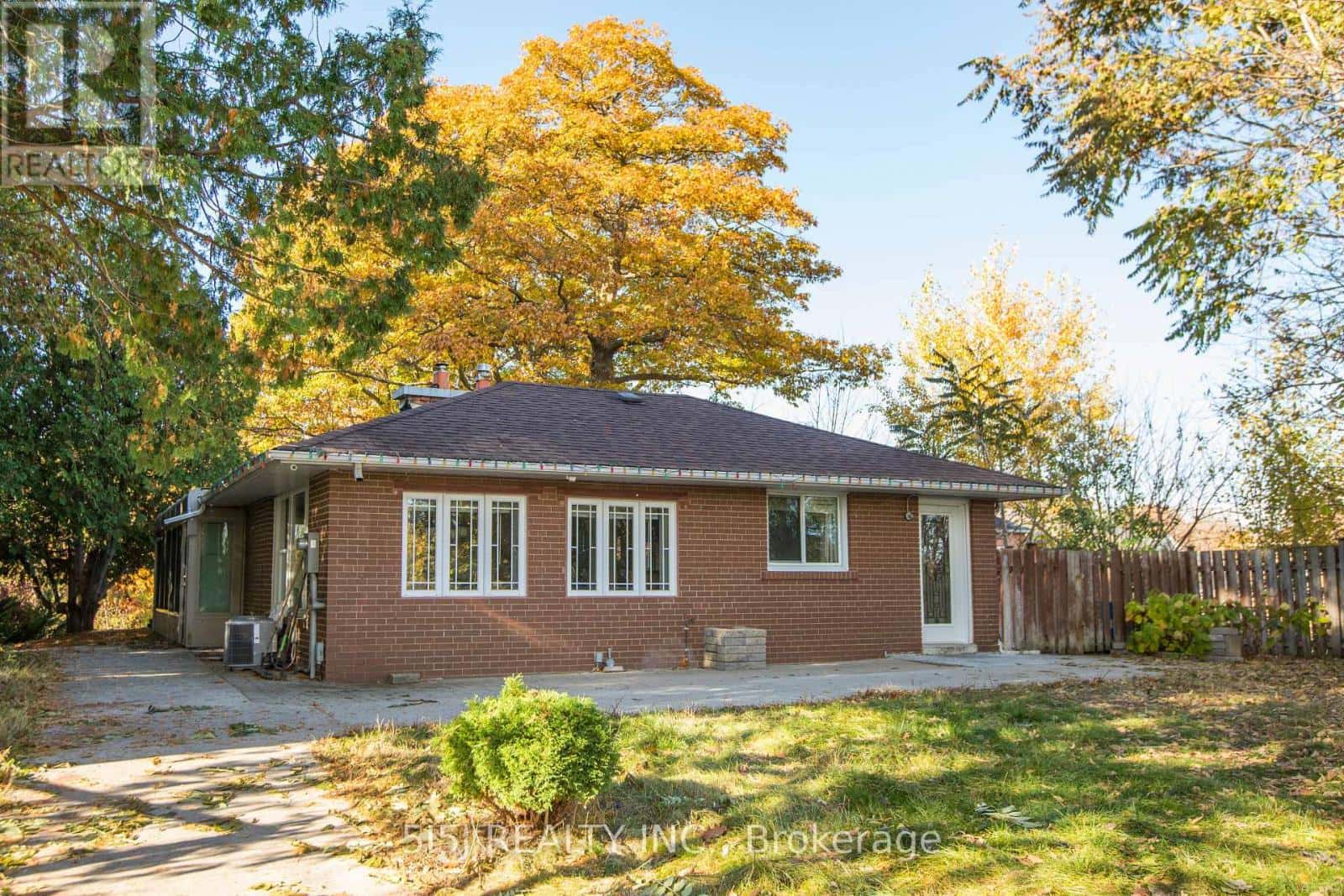 14190 YONGE STREET — Aurora (Aurora Estates), Ontario - Photo 2 of 16