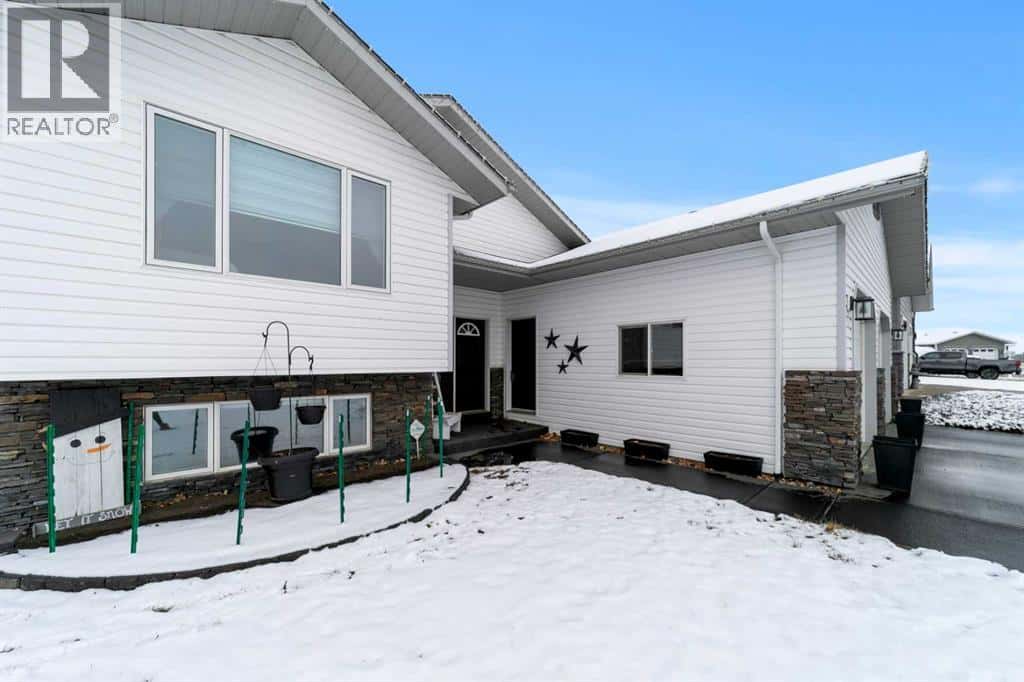 4718 47a Avenue — Killam, Alberta - Photo 2 of 46