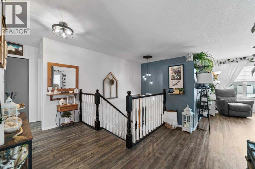 4718 47a Avenue — Killam, Alberta - Photo 5 of 46