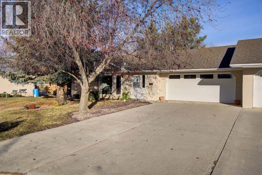 20 Chinook Crescent — Claresholm, Alberta - Photo 2 of 37