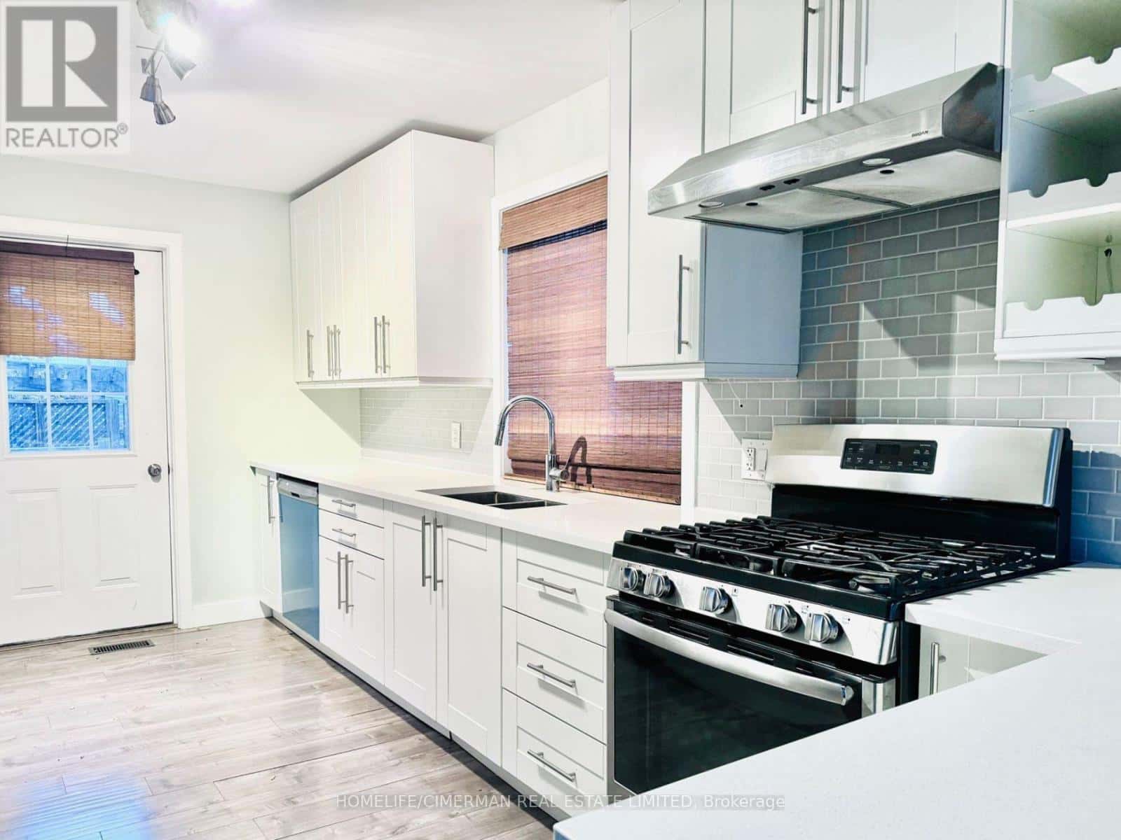 MAIN - 12 CRESKWICK COURT — Barrie (Wellington), Ontario - Photo 3 of 12