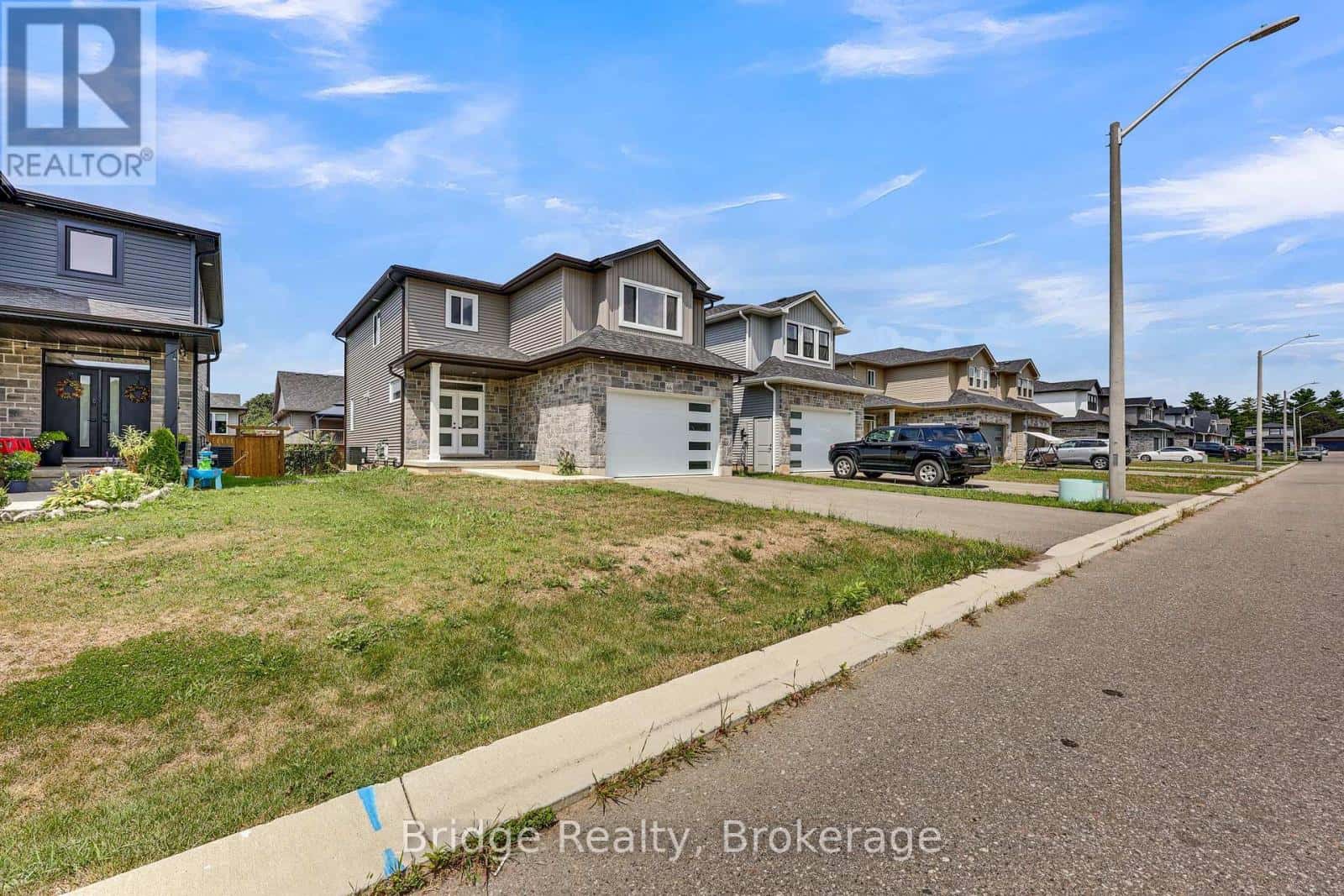 66 CASH CRESCENT — Ingersoll (Ingersoll - South), Ontario - Photo 4 of 48