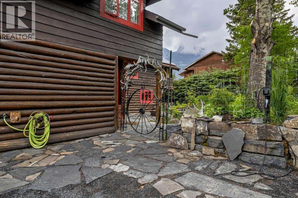 128 Kootenay Avenue — Banff, Alberta - Photo 2 of 49