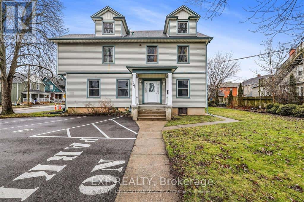 7 - 122 HELLEMS AVENUE — Welland (Welland Downtown), Ontario - Photo 2 of 9