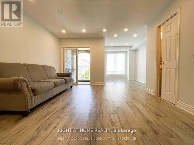 16 THORNHARROLD STREET — Ajax (South West), Ontario - Photo 4 of 7