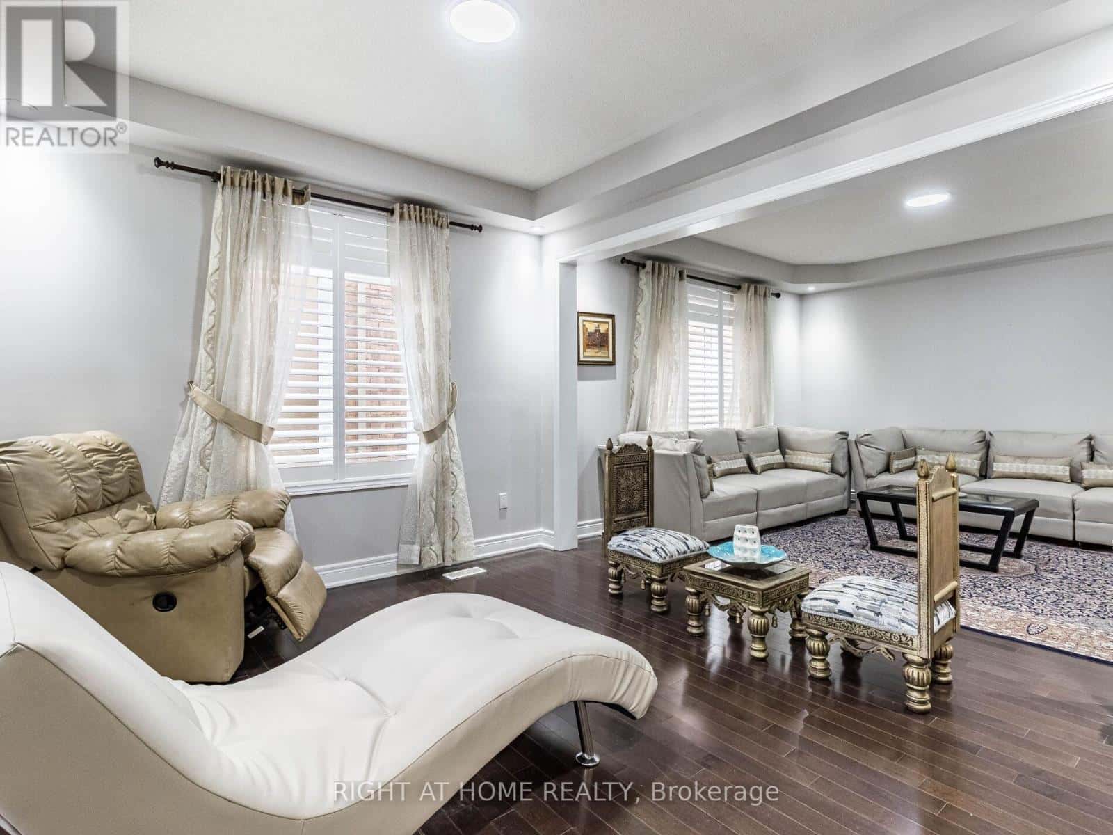 2340 THRUXTON DRIVE — Oakville (JC Joshua Creek), Ontario - Photo 4 of 40