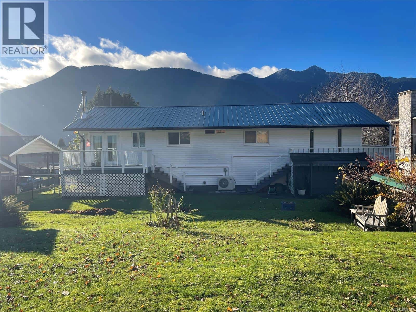 965 Haida Ave — Port Alice, British Columbia - Photo 3 of 30