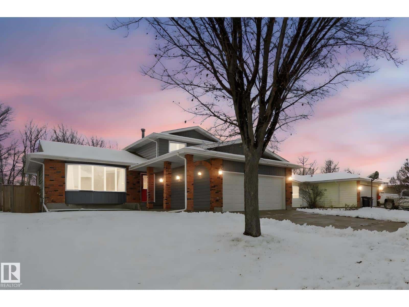 5361 65 ST — Redwater, Alberta - Photo 3 of 75