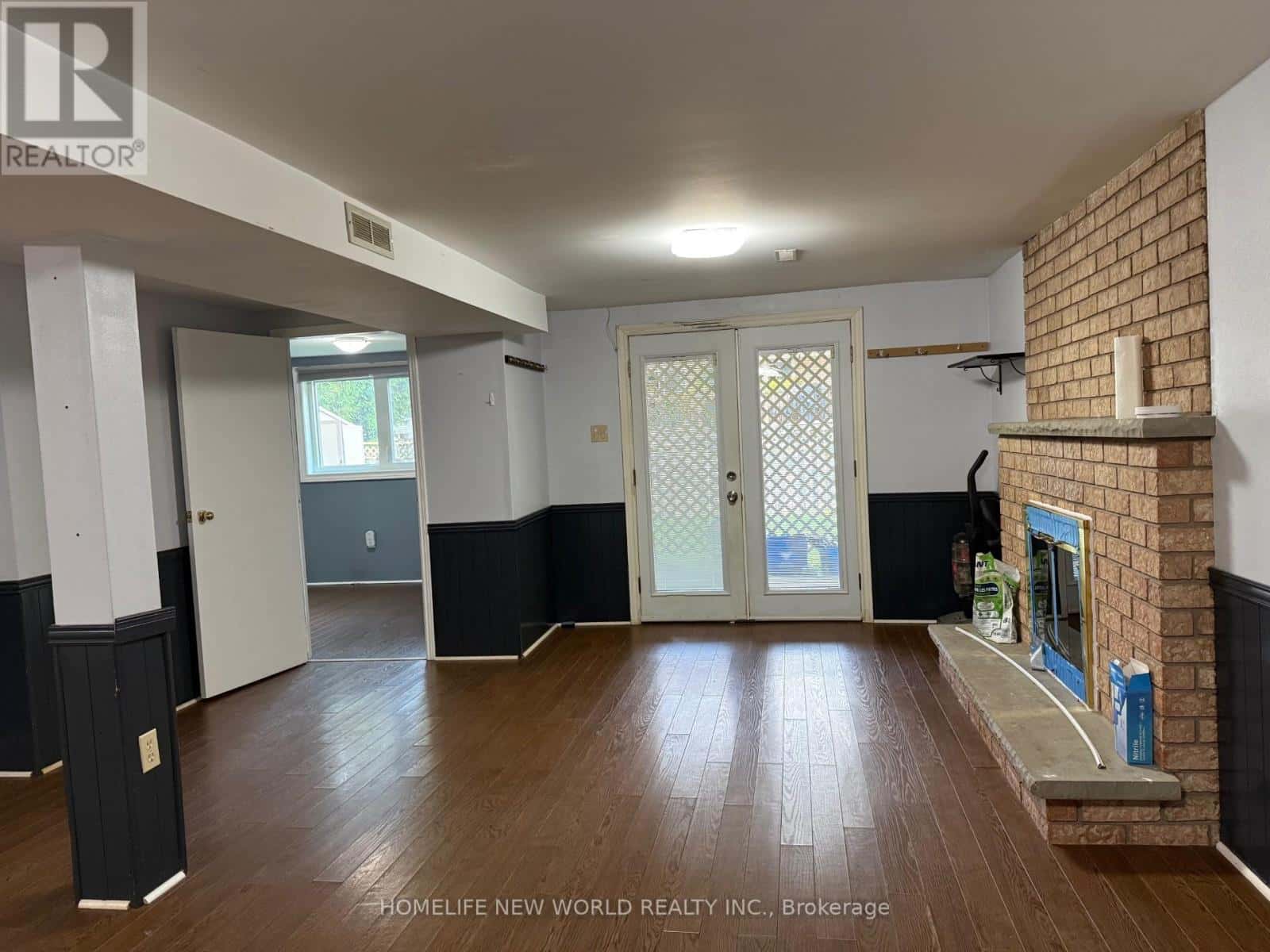 WALK OUT BASEMENT APT - 252 OSMOND CRESCENT — Newmarket (Bristol-London), Ontario - Photo 2 of 12