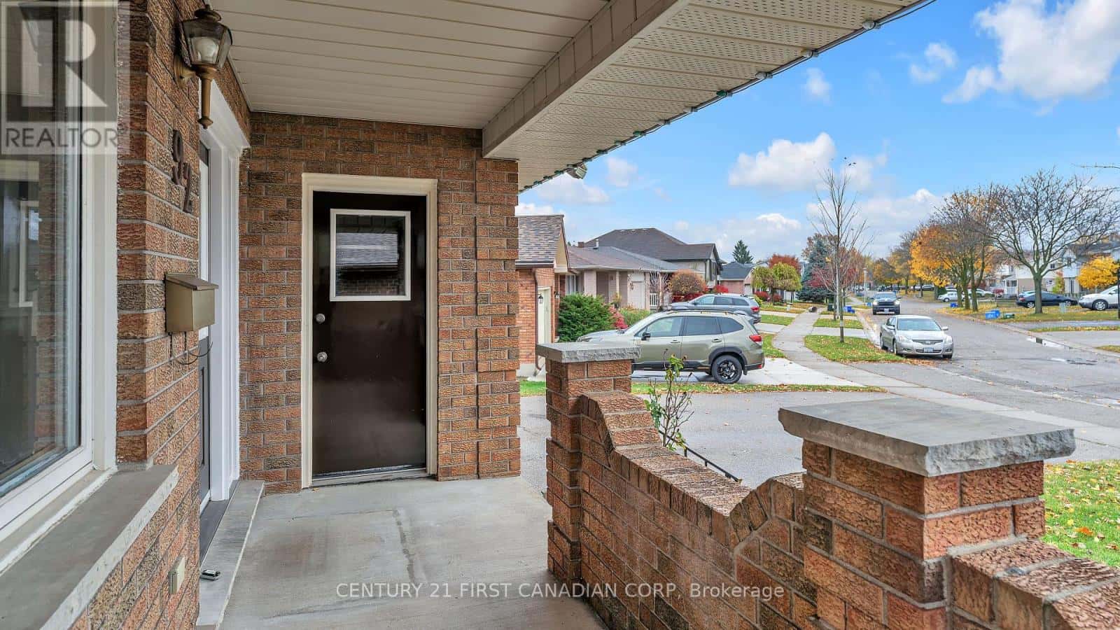 92 GOLFDALE CRESCENT — London South (South Q), Ontario - Photo 2 of 33