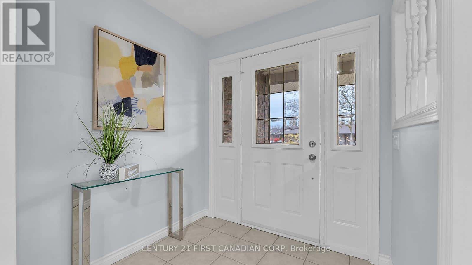 92 GOLFDALE CRESCENT — London South (South Q), Ontario - Photo 3 of 33