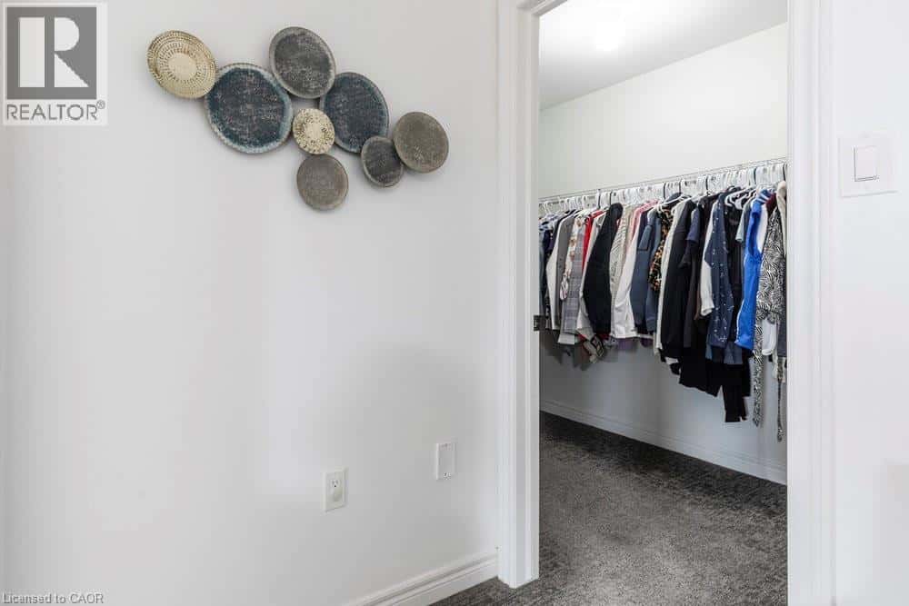 70 DENNIS Drive — Smithville, Ontario - Photo 5 of 43