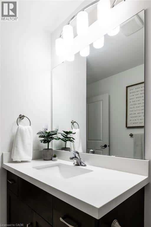 70 DENNIS Drive — Smithville, Ontario - Photo 3 of 43