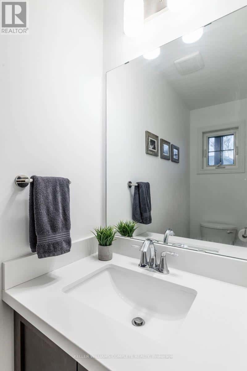 70 DENNIS DRIVE — West Lincoln (Smithville), Ontario - Photo 5 of 39