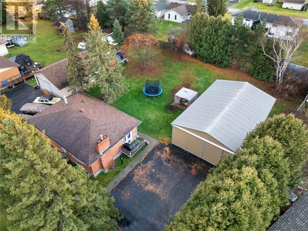 3783 Swanson Court — Val Caron, Ontario - Photo 3 of 35