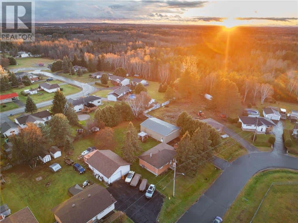 3783 Swanson Court — Val Caron, Ontario - Photo 5 of 35