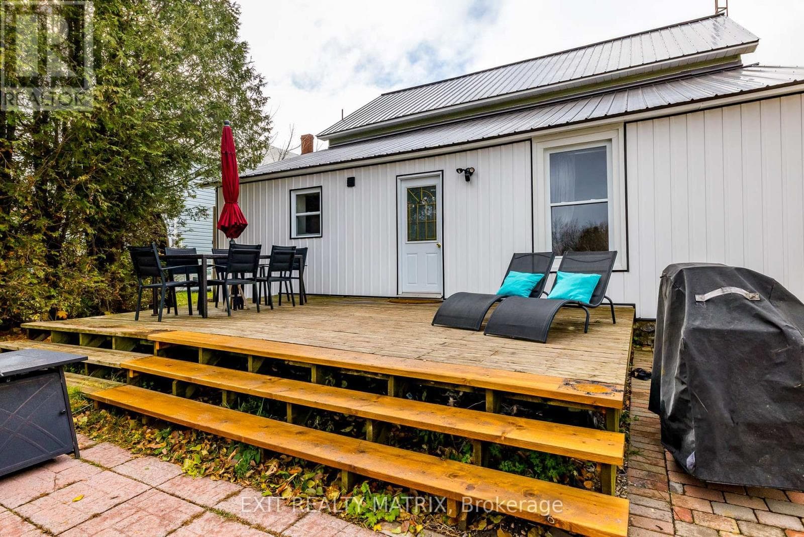 107 GEORGE STREET — Lanark Highlands, Ontario - Main photo