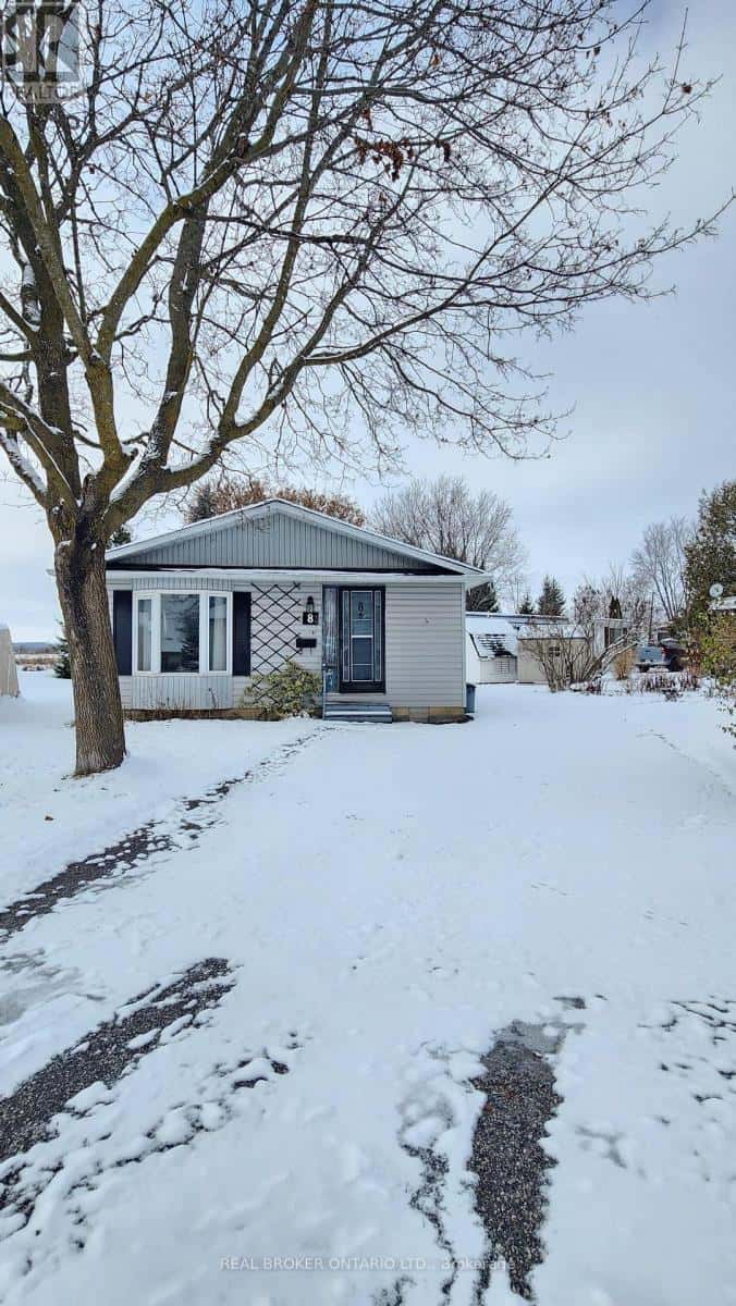 8 Maple Leaf Terrace