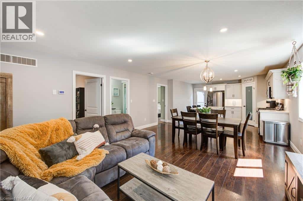 14 REEVES Road — Ingersoll, Ontario - Photo 4 of 28