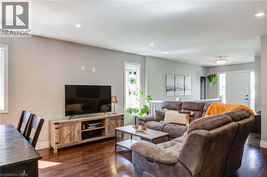 14 REEVES Road — Ingersoll, Ontario - Photo 5 of 28