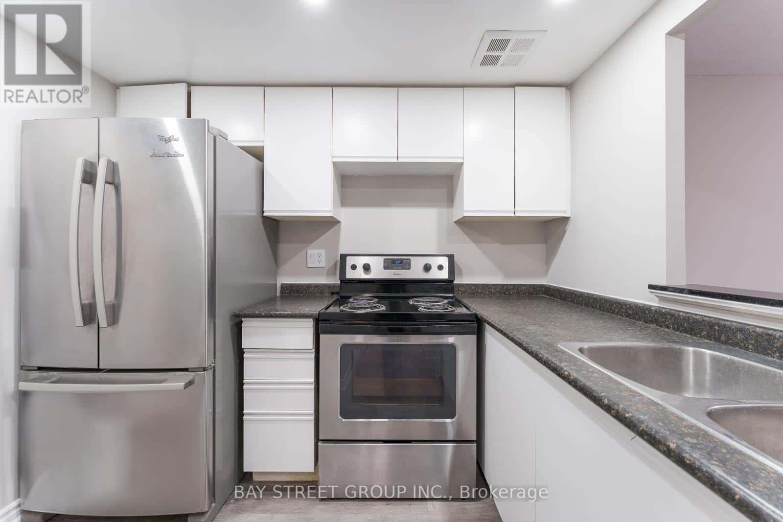 2015 - 5 GREYSTONE WALK DRIVE — Toronto (Kennedy Park), Ontario - Photo 4 of 18