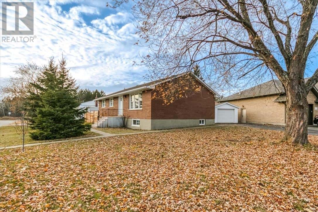 6 Cobalt Street — Falconbridge, Ontario - Photo 3 of 31