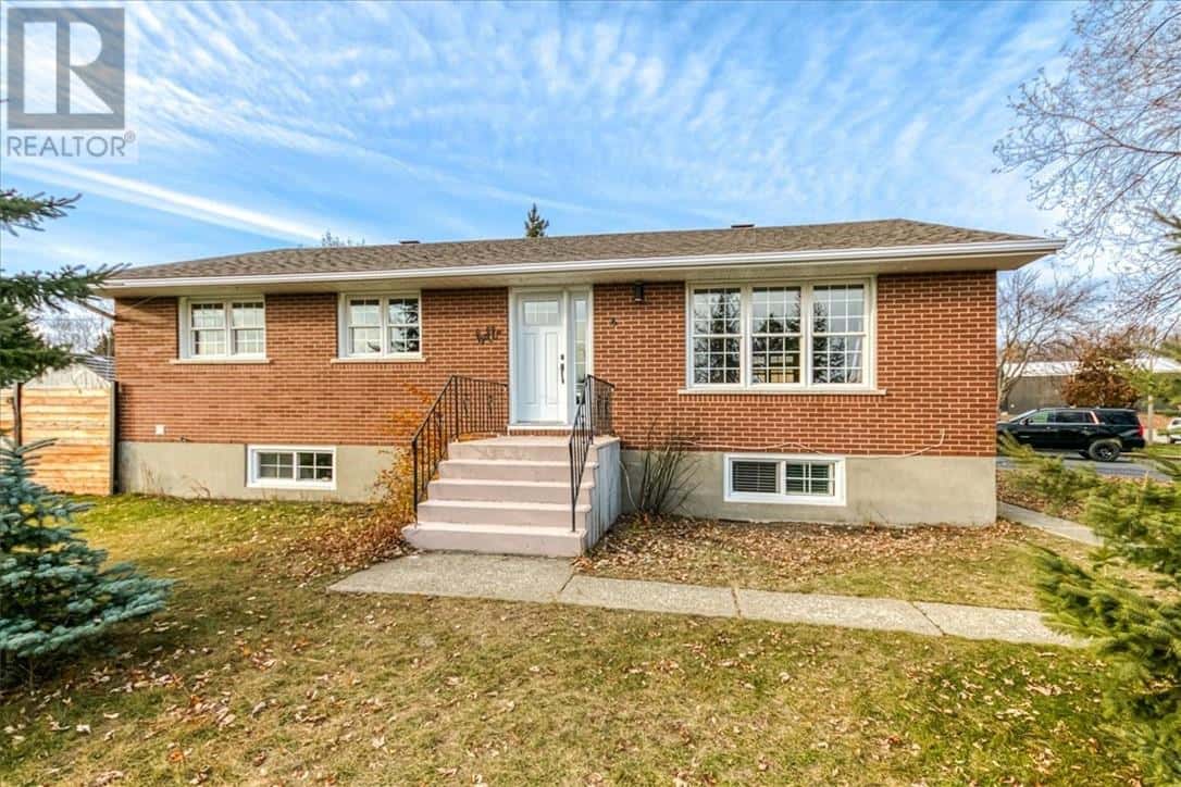 6 Cobalt Street — Falconbridge, Ontario - Photo 4 of 31