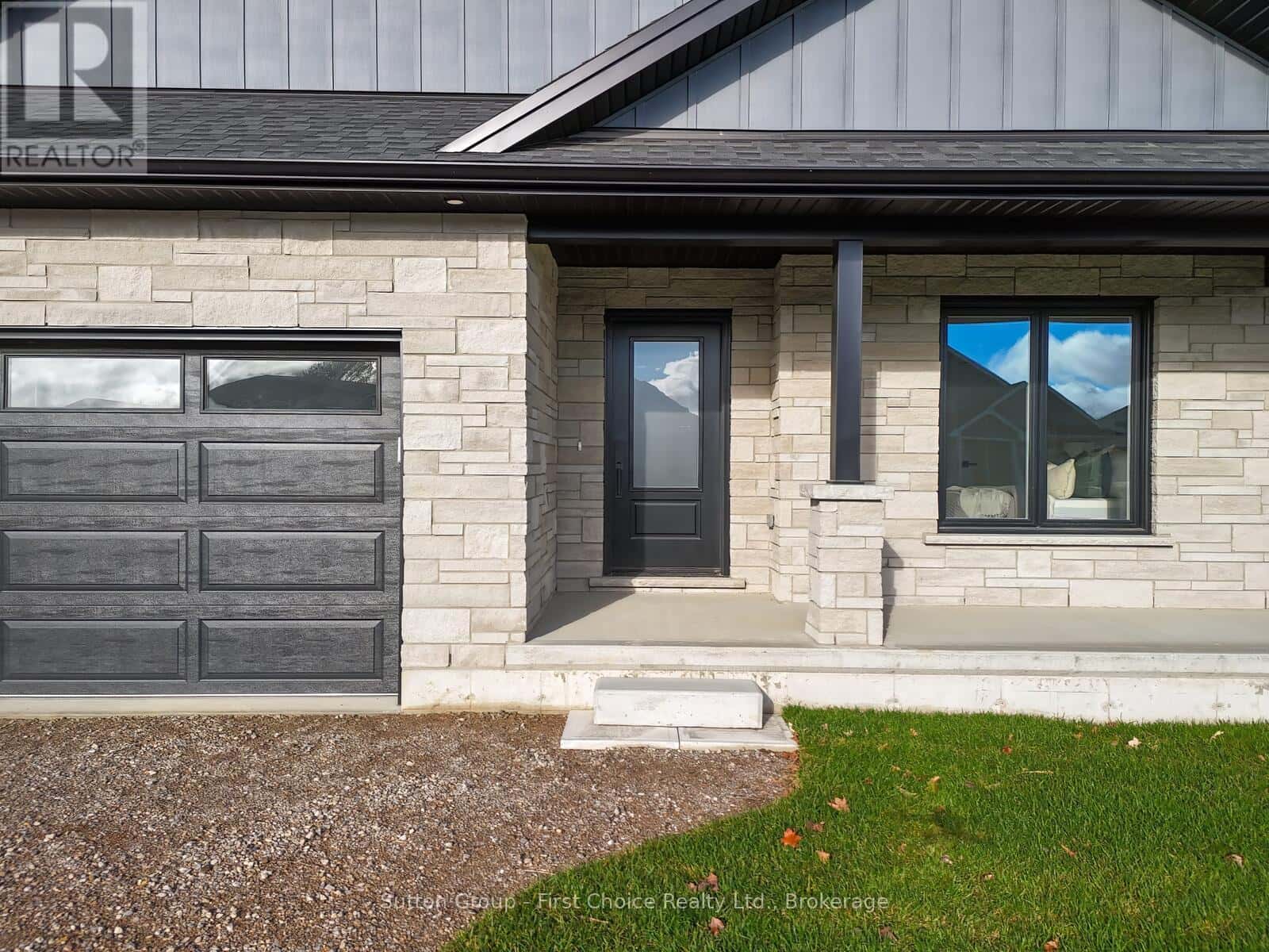 18 NELSON STREET — West Perth (Mitchell), Ontario - Photo 4 of 34