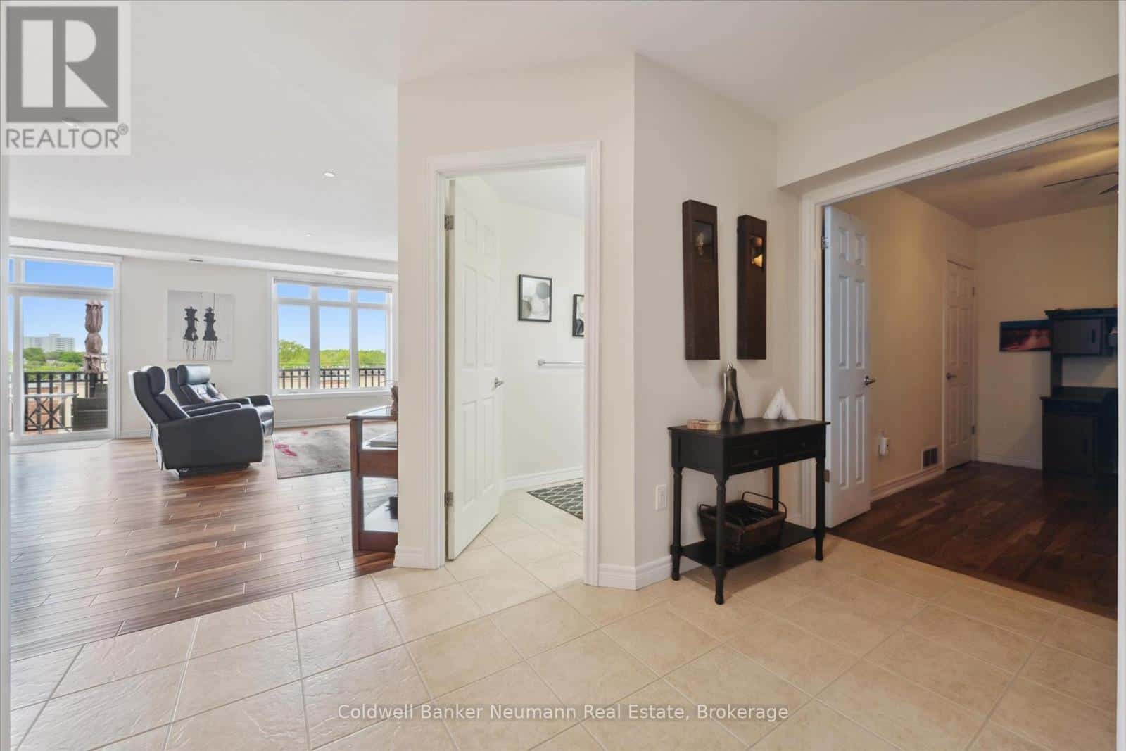 404 - 65 BAYBERRY DRIVE — Guelph (Village By The Arboretum), Ontario - Photo 5 of 43