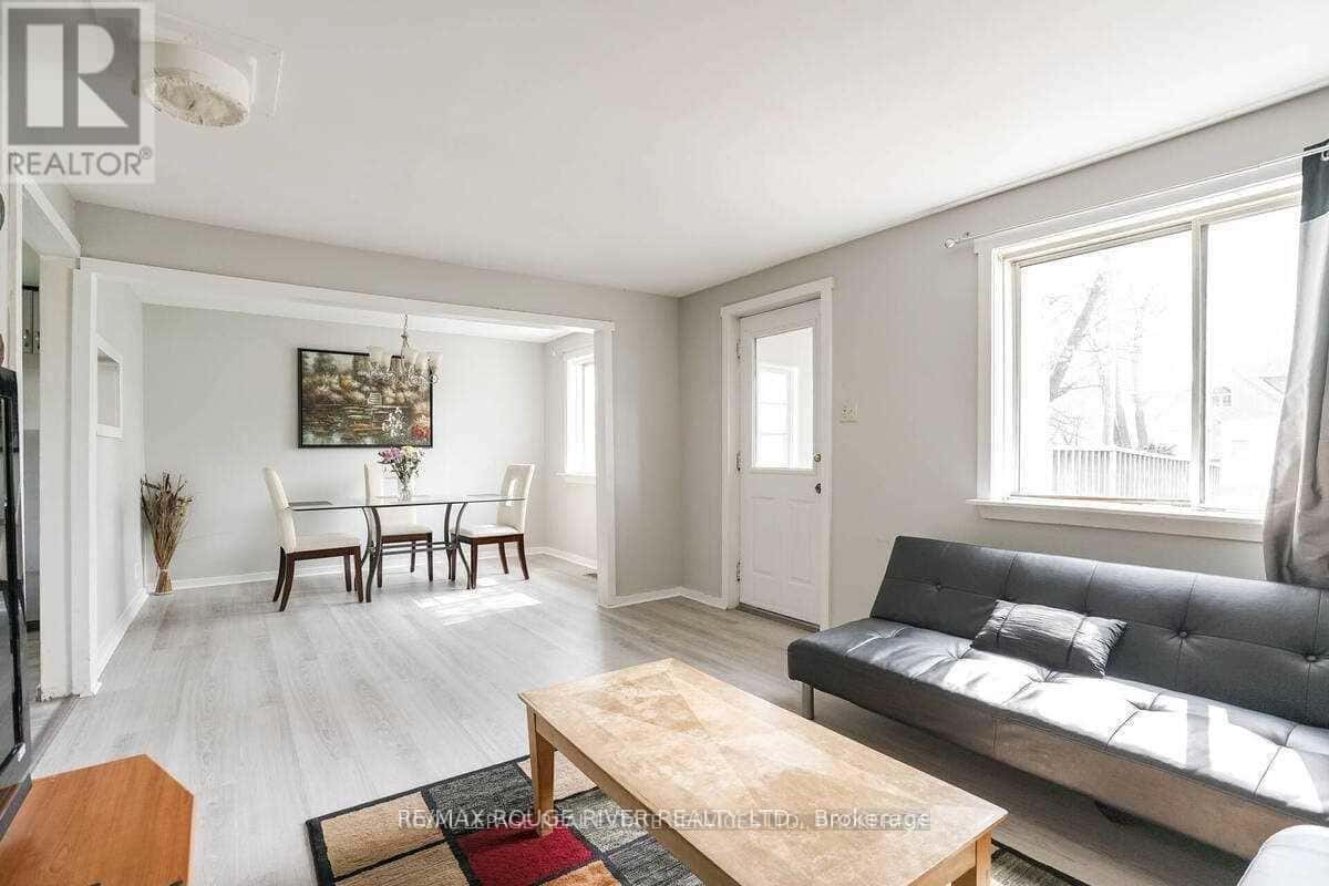 1725 SPRUCE HILL ROAD — Pickering (Dunbarton), Ontario - Photo 4 of 17