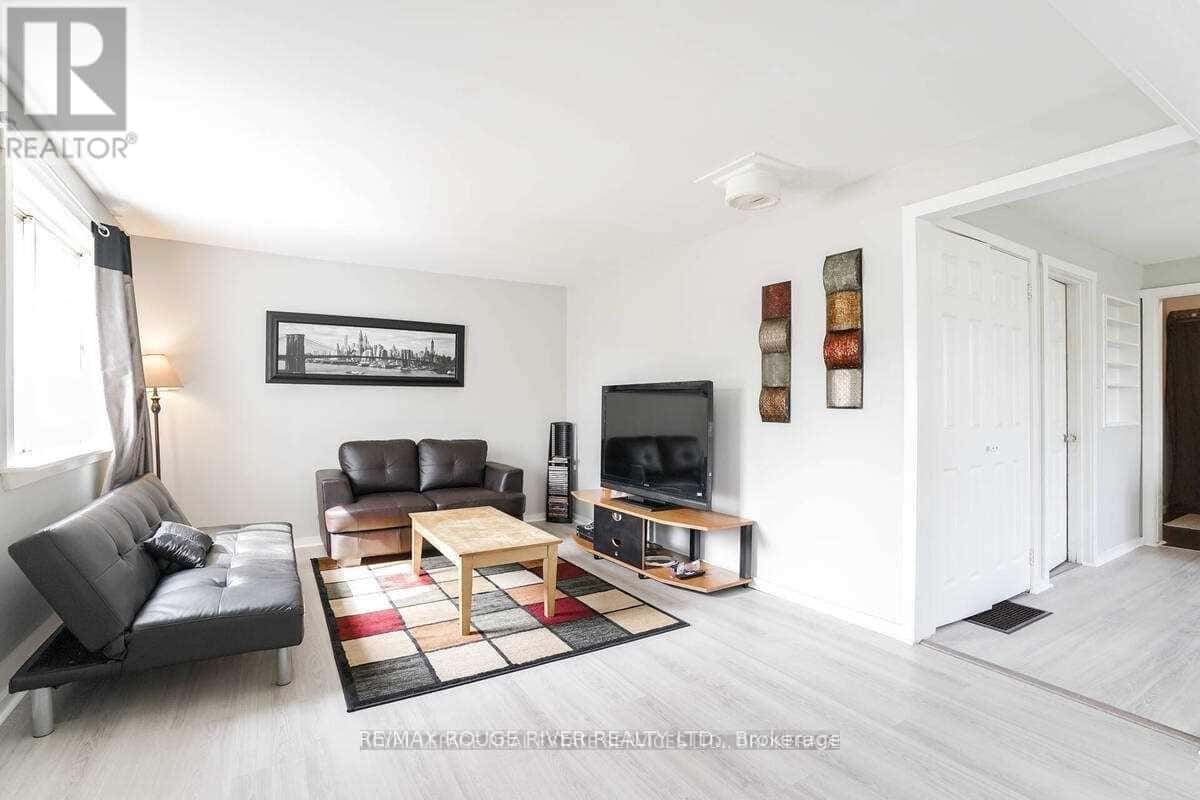 1725 SPRUCE HILL ROAD — Pickering (Dunbarton), Ontario - Photo 5 of 17