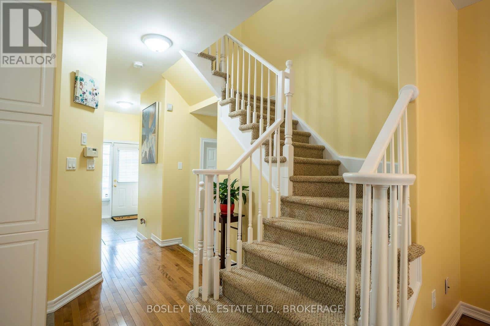 58 CHLOE STREET — St. Catharines (E. Chester), Ontario - Photo 4 of 20