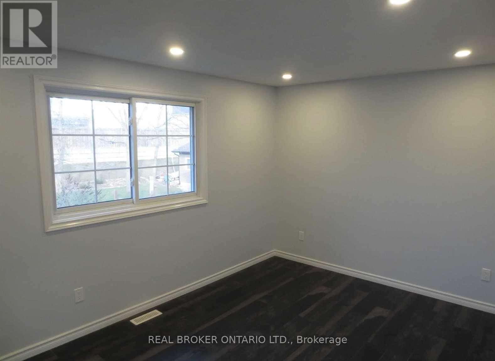 UPPER - 18 CHIPPAWA COURT