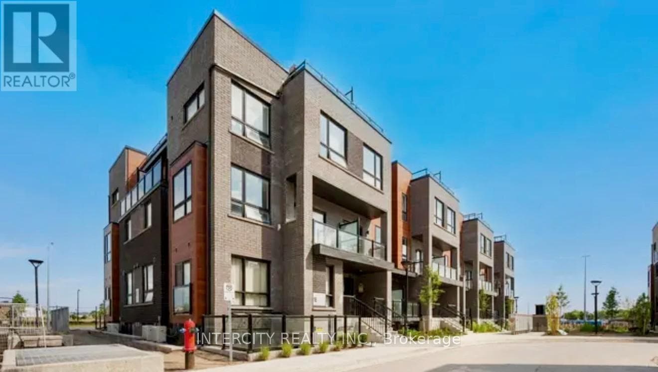 9 - 18 LYTHAM GREEN CIRCLE — Newmarket (Glenway Estates), Ontario - Main photo