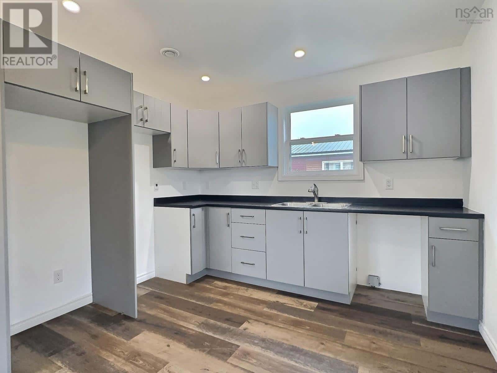 53 Horton Street — Oxford, Nova Scotia - Photo 3 of 20