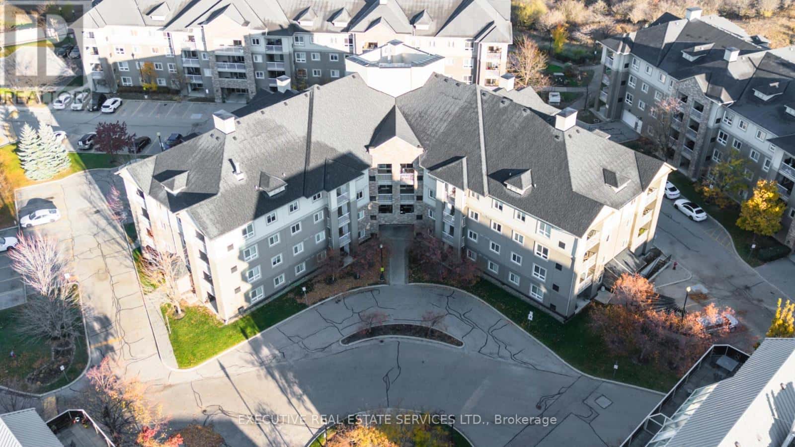 #203 - 4 DAYSPRING CIRCLE — Brampton (Goreway Drive Corridor), Ontario - Photo 2 of 41