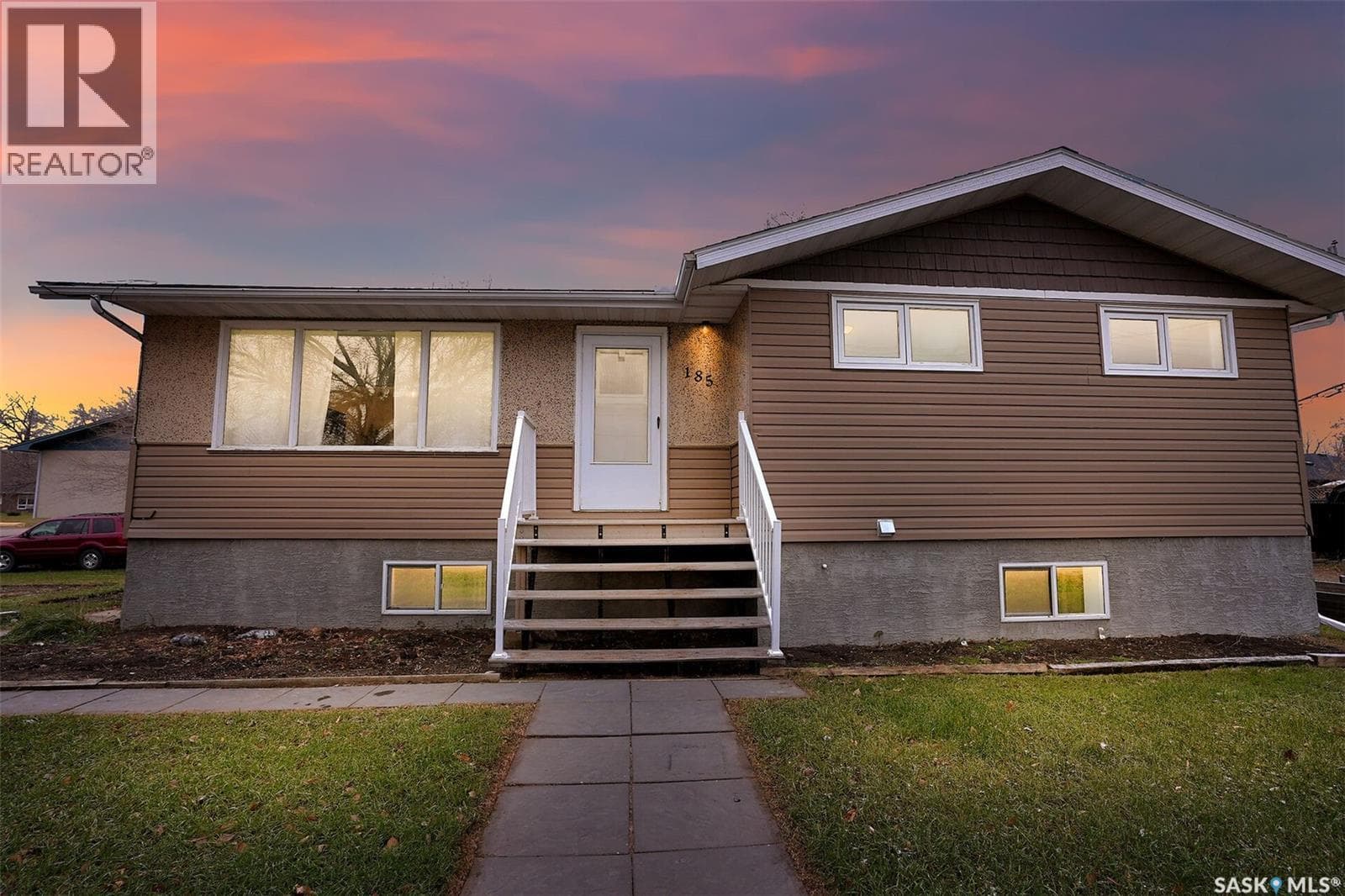 185 2nd AVENUE — Lumsden, Saskatchewan - Main photo