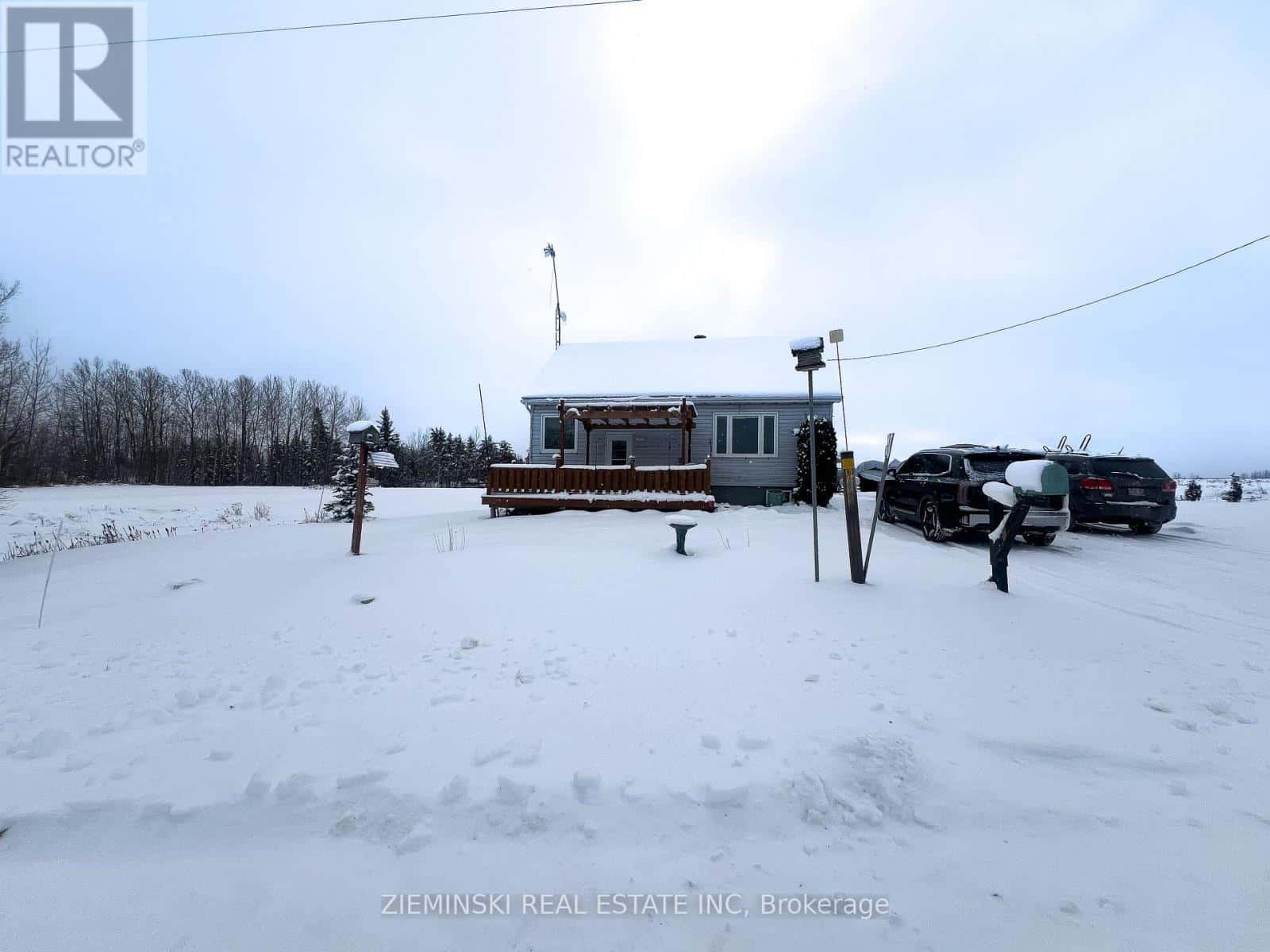 1119 OIL TANK ROAD — Iroquois Falls, Ontario - Photo 2 of 24