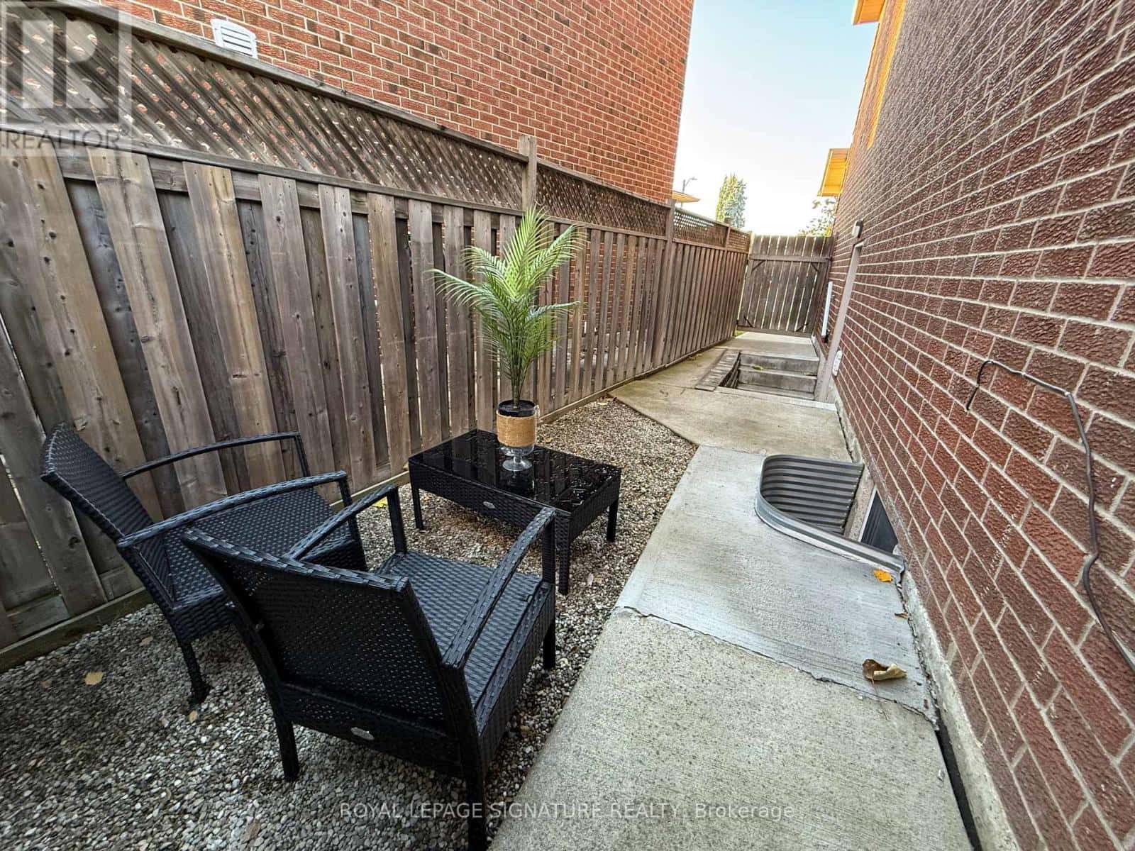 BSMT - 28 HUNTLEY COURT — Brampton (Heart Lake West), Ontario - Photo 2 of 13